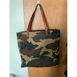Madewell Canvas Transport Tote in Cottontail Camo
